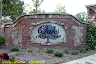 Oaks On Riverside Main Entrance Sign